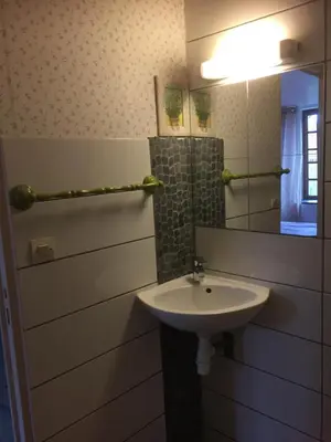 Salle de bains dans l'établissement Chez Mémère Hélène
