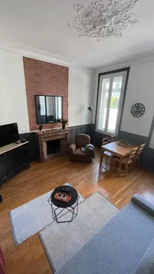Télévision ou salle de divertissement dans l'établissement L industriel rémois, centre ville, proche de la cathédrale