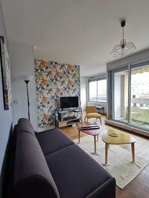 Télévision ou salle de divertissement dans l'établissement CENTRE-CATHEDRALE-CORDELIERS avec garage
