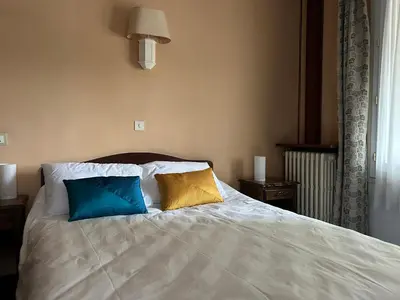 Un ou plusieurs lits dans un hébergement de l'établissement Hôtel de Flandre Compiègne Centre-Ville