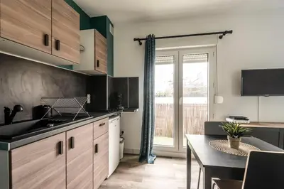 Cuisine ou kitchenette dans l'établissement CHIC B&B + Balcony - Hyper center