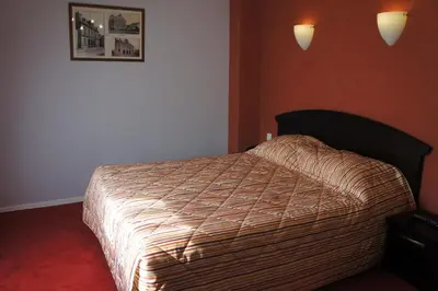 Un ou plusieurs lits dans un hébergement de l'établissement Logis Hôtel & Restaurant du Chemin des Dames
