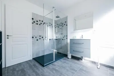 Salle de bains dans l'établissement La Maison du Parc Affaires et Tourisme