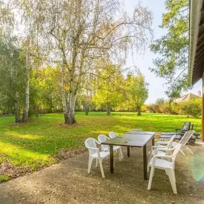 Maison chaleureuse à Saints avec jardin et terrasse