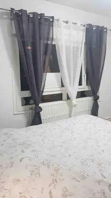 Un ou plusieurs lits dans un hébergement de l'établissement BedinReims cozy apartment parking and wifi free ideal 4 Adultes et 2 Enfants