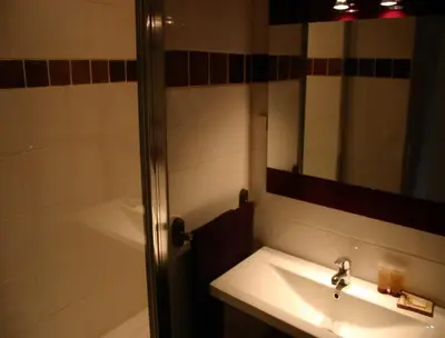 Salle de bains dans l'établissement La Grange aux Loirs B&B