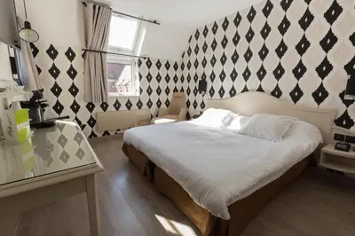 Un ou plusieurs lits dans un hébergement de l'établissement Cit'Hotel - Hotel Le Cèdre