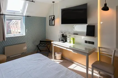 Cuisine ou kitchenette dans l'établissement Cit'Hotel - Hotel Le Cèdre