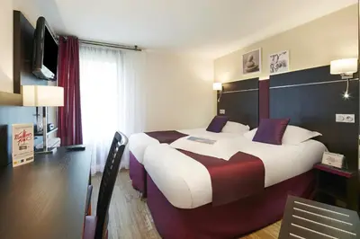 Télévision ou salle de divertissement dans l'établissement Kyriad Hotel Meaux