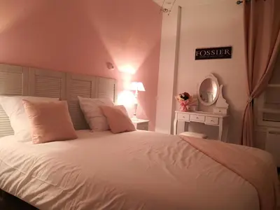 Un ou plusieurs lits dans un hébergement de l'établissement Groom Epernay - Jacuzzi & Champagne