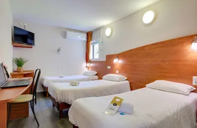 Un ou plusieurs lits dans un hébergement de l'établissement Brit Hotel Reims La Pompelle
