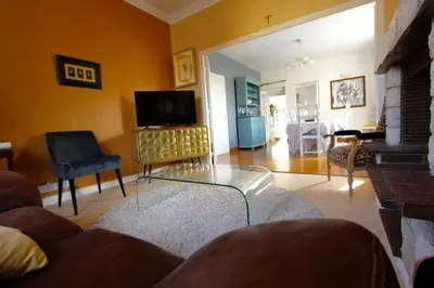Télévision ou salle de divertissement dans l'établissement La maison de TOINETTE