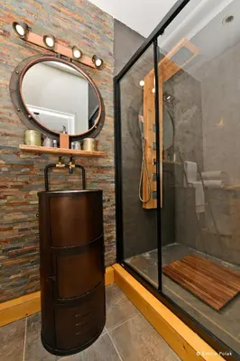 Salle de bains dans l'établissement Gite Motobecane