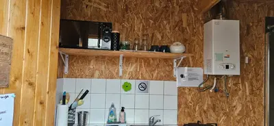 Cuisine ou kitchenette dans l'établissement Yourte 6 pers séjour cosy avec poêle à bois près Provins