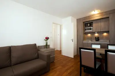 Cuisine ou kitchenette dans l'établissement Séjours & Affaires Reims Clairmarais