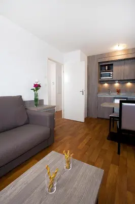 Cuisine ou kitchenette dans l'établissement Séjours & Affaires Reims Clairmarais