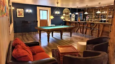 Billard dans l'établissement LES LAVANDIERES DE FONTAINE - A