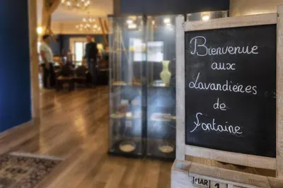 Certificat, récompense, panneau ou autre document affiché dans l'établissement LES LAVANDIERES DE FONTAINE - A