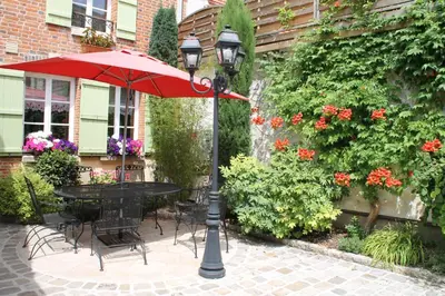 Jardin de l'établissement chambres d'hotes : La cour d'Etrepy