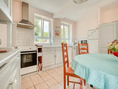 Cuisine ou kitchenette dans l'établissement Farmhouse in Boncourt with Private Garden