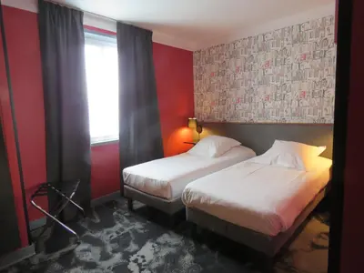Un ou plusieurs lits dans un hébergement de l'établissement Hôtel Bristol Reims