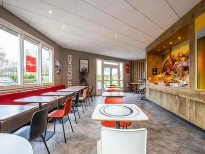 Restaurant ou autre lieu de restauration dans l'établissement ibis Chalons en Champagne