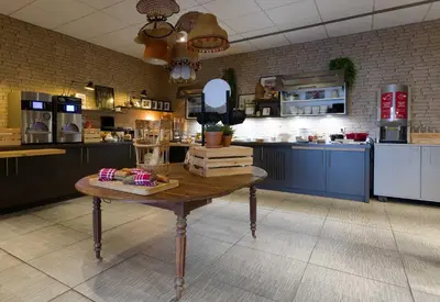 Cuisine ou kitchenette dans l'établissement B&B HOTEL Reims Centre Erlon