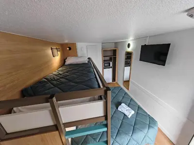 Télévision ou salle de divertissement dans l'établissement Premiere Classe Compiegne - Jaux