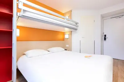 Un ou plusieurs lits dans un hébergement de l'établissement Premiere Classe Reims Sud - Bezannes