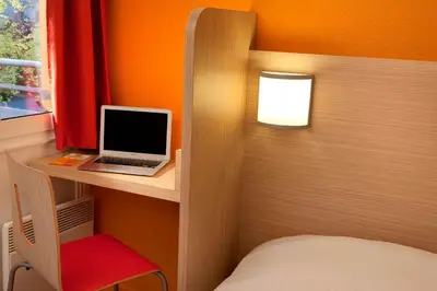 Télévision ou salle de divertissement dans l'établissement Premiere Classe Reims Sud - Bezannes