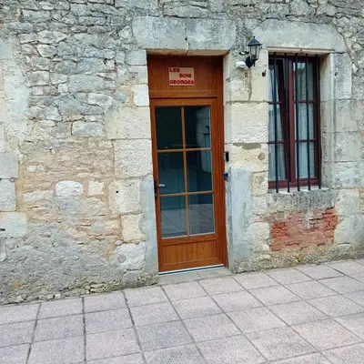 Façade ou entrée de l'établissement gîte les bois georges