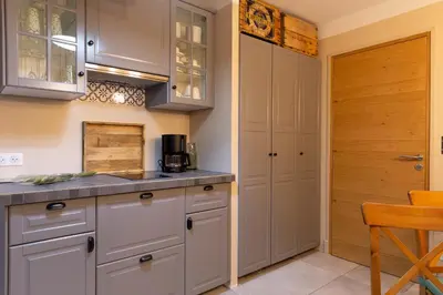 Cuisine ou kitchenette dans l'établissement Les Dames-Jeannes