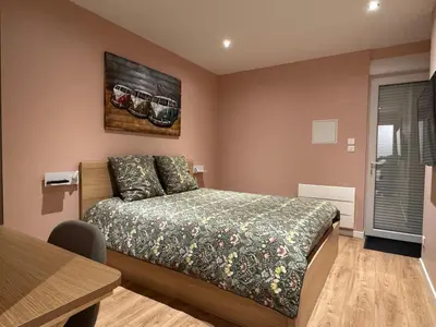 Un ou plusieurs lits dans un hébergement de l'établissement Loft Spa Reims-fr 250m2 privatifs, piscine intérieure chauffée, spa et parking