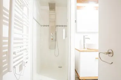 Salle de bains dans l'établissement TRIPLEX cathédrale parking gratuit