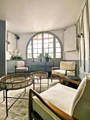 Coin salon dans l'établissement Logis Hôtel & Restaurant du Sauvage