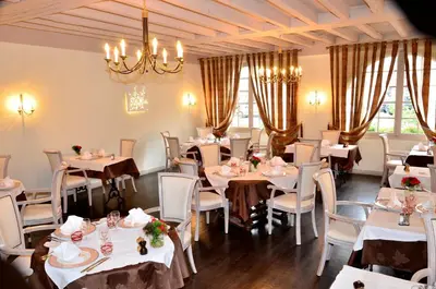 Restaurant ou autre lieu de restauration dans l'établissement Logis Hôtel & Restaurant du Sauvage