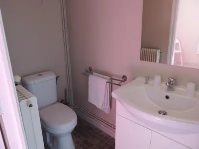 Salle de bains dans l'établissement Hotel Le Colbert epernay