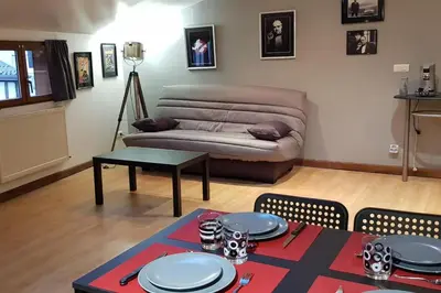 Coin salon dans l'établissement Ciné Loft 55 m2 Centre Ville