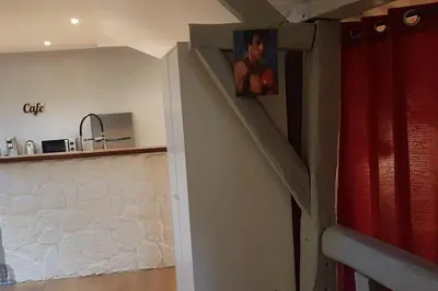 Cuisine ou kitchenette dans l'établissement Ciné Loft 55 m2 Centre Ville