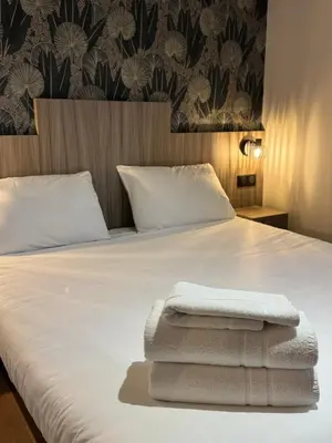 Un ou plusieurs lits dans un hébergement de l'établissement Brit Hotel Essentiel Reims Taissy