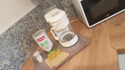 Plateau bouilloire dans l'établissement Appartement au calme