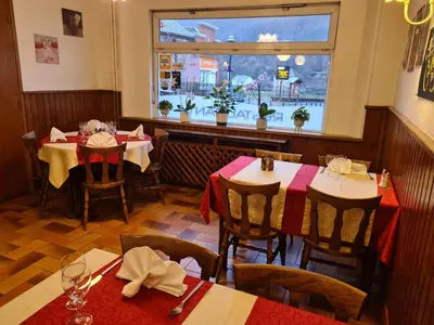 Restaurant ou autre lieu de restauration dans l'établissement Logis Hôtel Restaurant Le Franco Belge