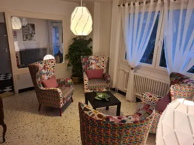 Coin salon dans l'établissement Logis Hôtel Restaurant Le Franco Belge