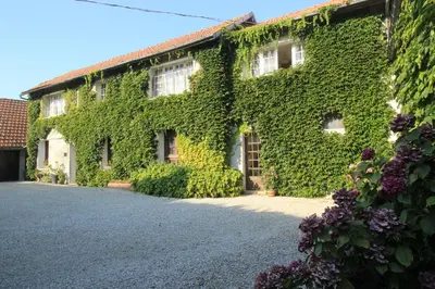 Jardin de l'établissement L Ancienne Ferme 17 grand rue