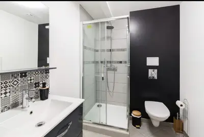 Salle de bains dans l'établissement Bienvenue à Reims type studio charmant et lumineux 2eme étage