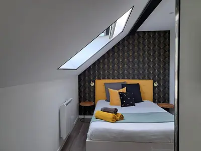 Un ou plusieurs lits dans un hébergement de l'établissement Bienvenue à Reims type studio charmant et lumineux 2eme étage