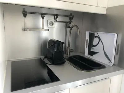 Cuisine ou kitchenette dans l'établissement LE NID DES HALLES, au cœur du Boulingrin