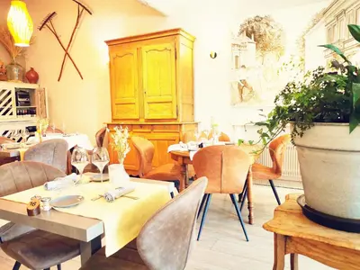 Coin salon dans l'établissement Logis Hôtel-Restaurant La Sapinière