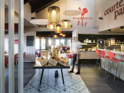 Restaurant ou autre lieu de restauration dans l'établissement ibis Reims Tinqueux