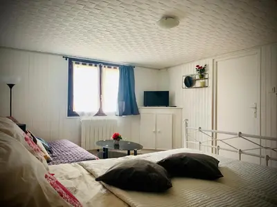 Un ou plusieurs lits dans un hébergement de l'établissement Chambre en rez de jardin